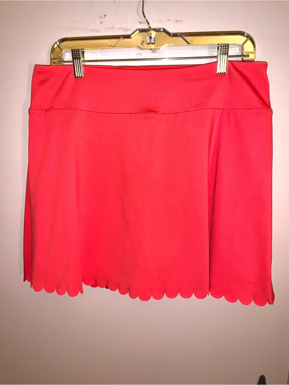 Crown and Ivy Scalloped Hem Short Skirt in Red